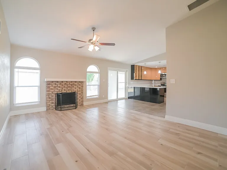 631 W Lindner Ave — Photo 6