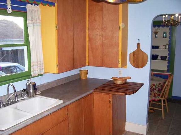 Kitchen- Updated new counters