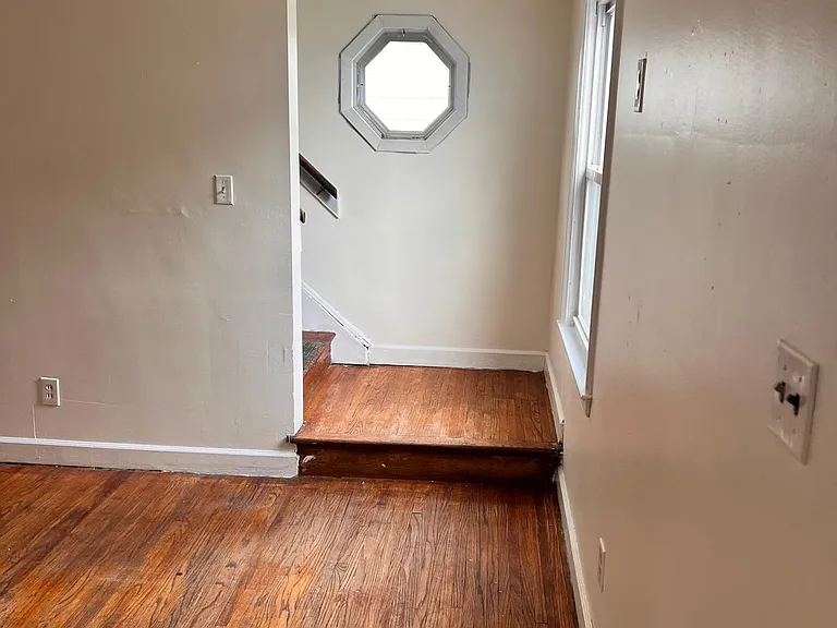 3417 Pine Ave — Photo 6