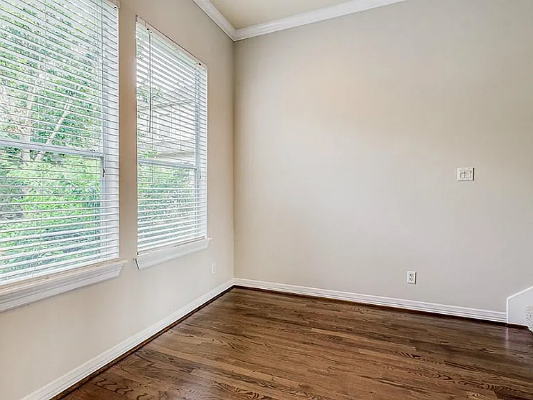 513 Leverkuhn St — Photo 9