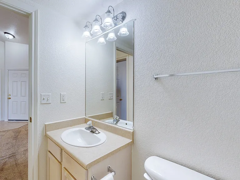 Tiburon Apartments Bathroom