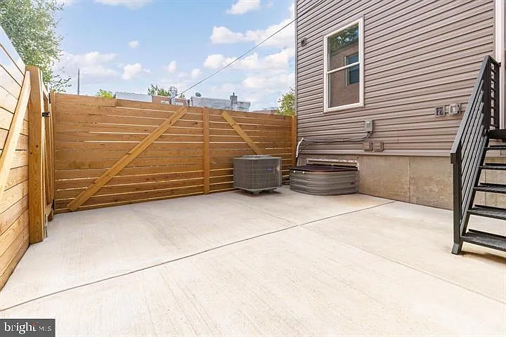 737 N 42nd St — Photo 23