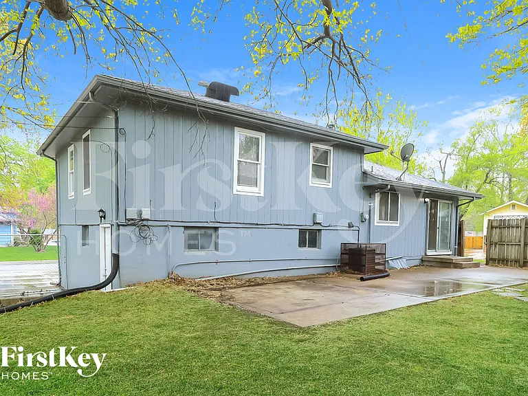 9207 Manchester Ave — Photo 15