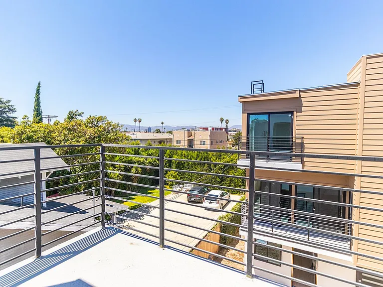 4507 W 18th St — Photo 26