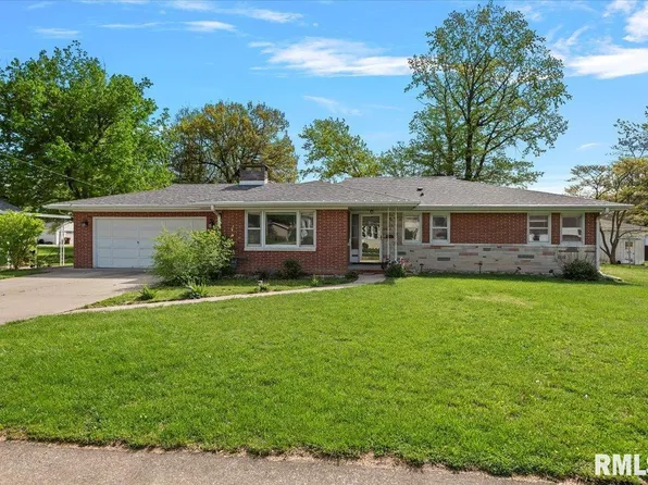 716 S Clay St, Taylorville, IL 62568