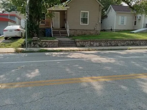 406 N College Street, Neosho, MO 64850