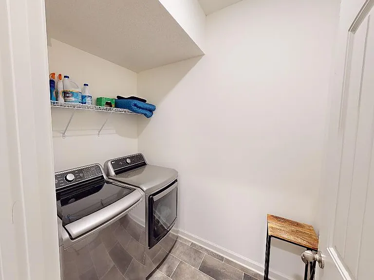 2427 Hyacinth Ln — Photo 8