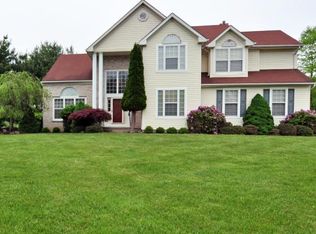 1 Madeline Ct, Farmingdale, NJ 07727