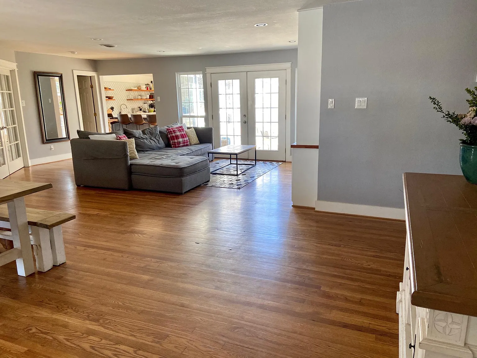 3 bed, 2175 sqft, $3,900 — Photo 2