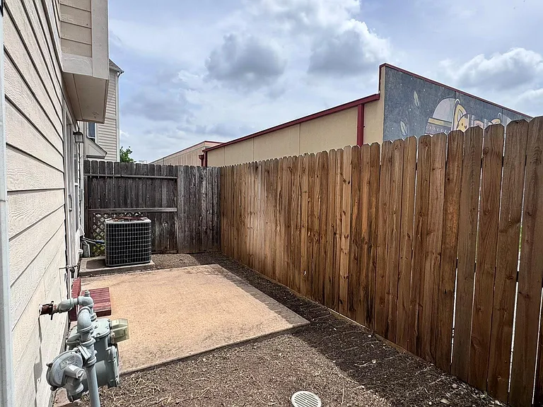 2333 Ann St — Photo 27