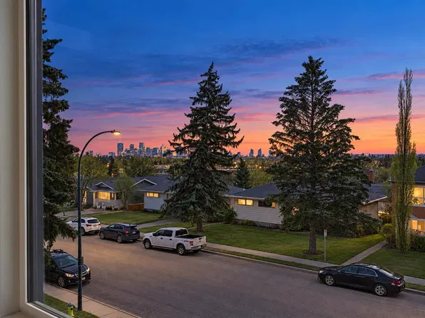 44 W Collingwood Pl NW, Calgary, AB T2L 0P9
