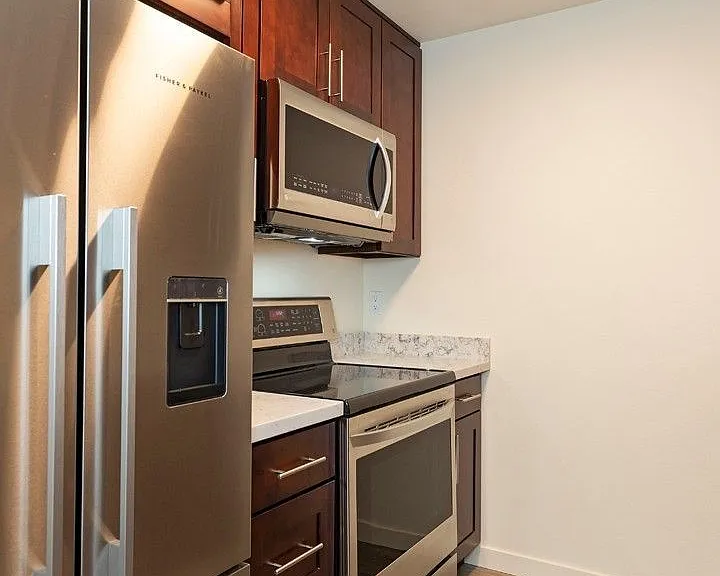 Luke Apartments — Photo 22