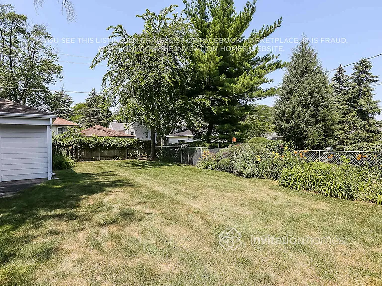 180 S Oakland Grv — Photo 18