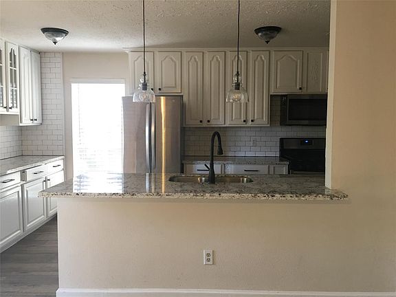 3rd image of 13531 Fernhill Dr