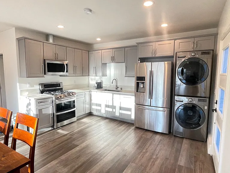 4629 1/2 La Crescenta Ave — Photo 3