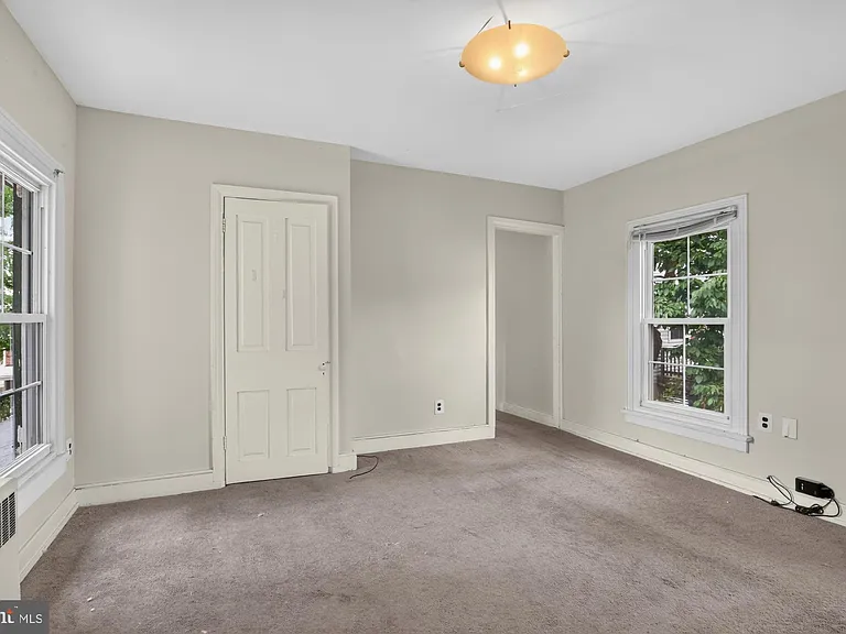 350 Green Ln #2R — Photo 3