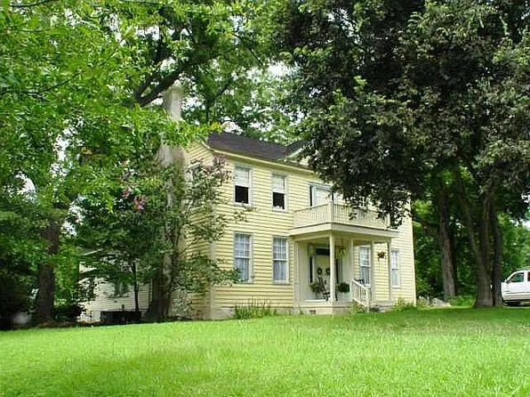 313 W Noble St, Louisburg, NC 27549