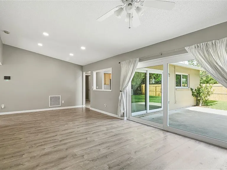 2914 Cypress Green Dr — Photo 9