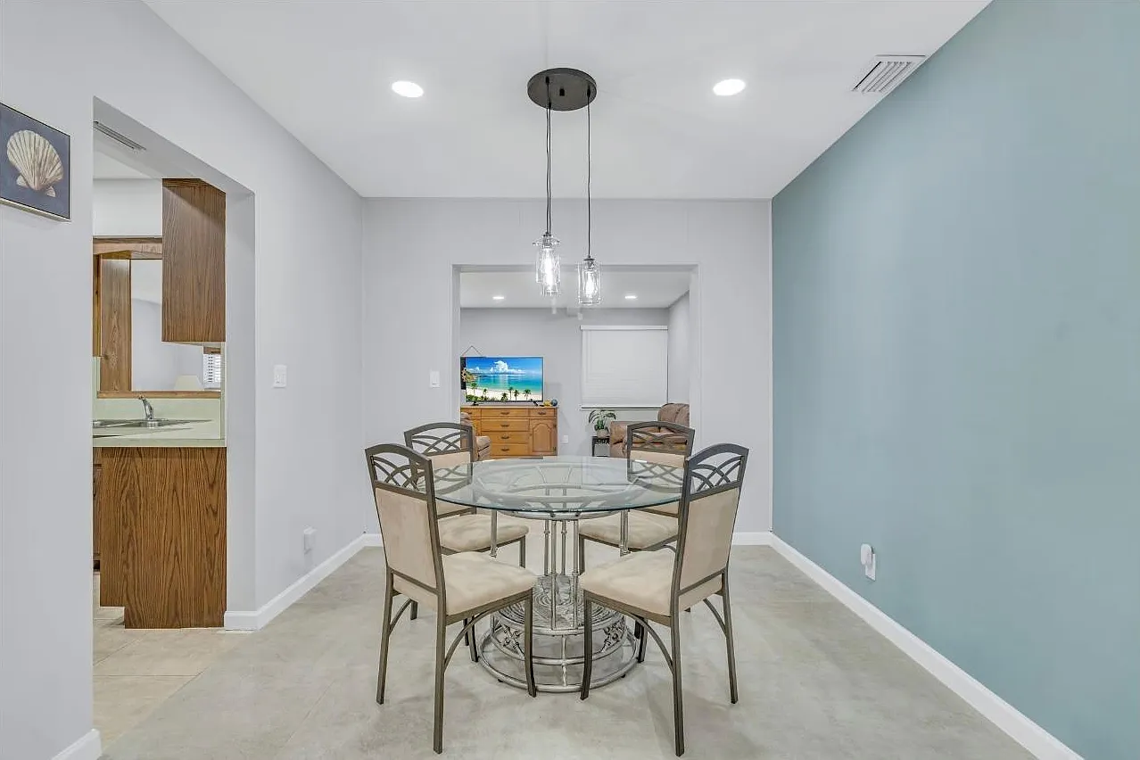 3 bed, 2.0 bath, 1835 sqft, $3,200 — Photo 4