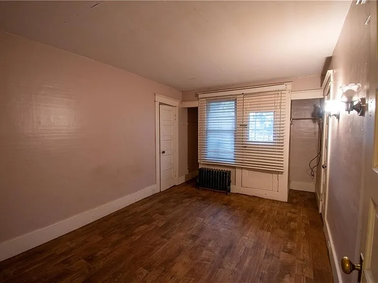 301 E North St — Photo 7