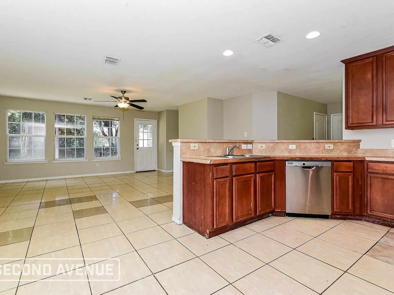 5 bed, 2.5 bath, 3072 sqft, $3,149 — Photo 3