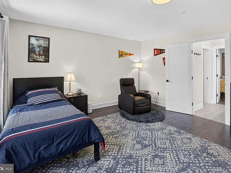 6106 Swansea St — Photo 25