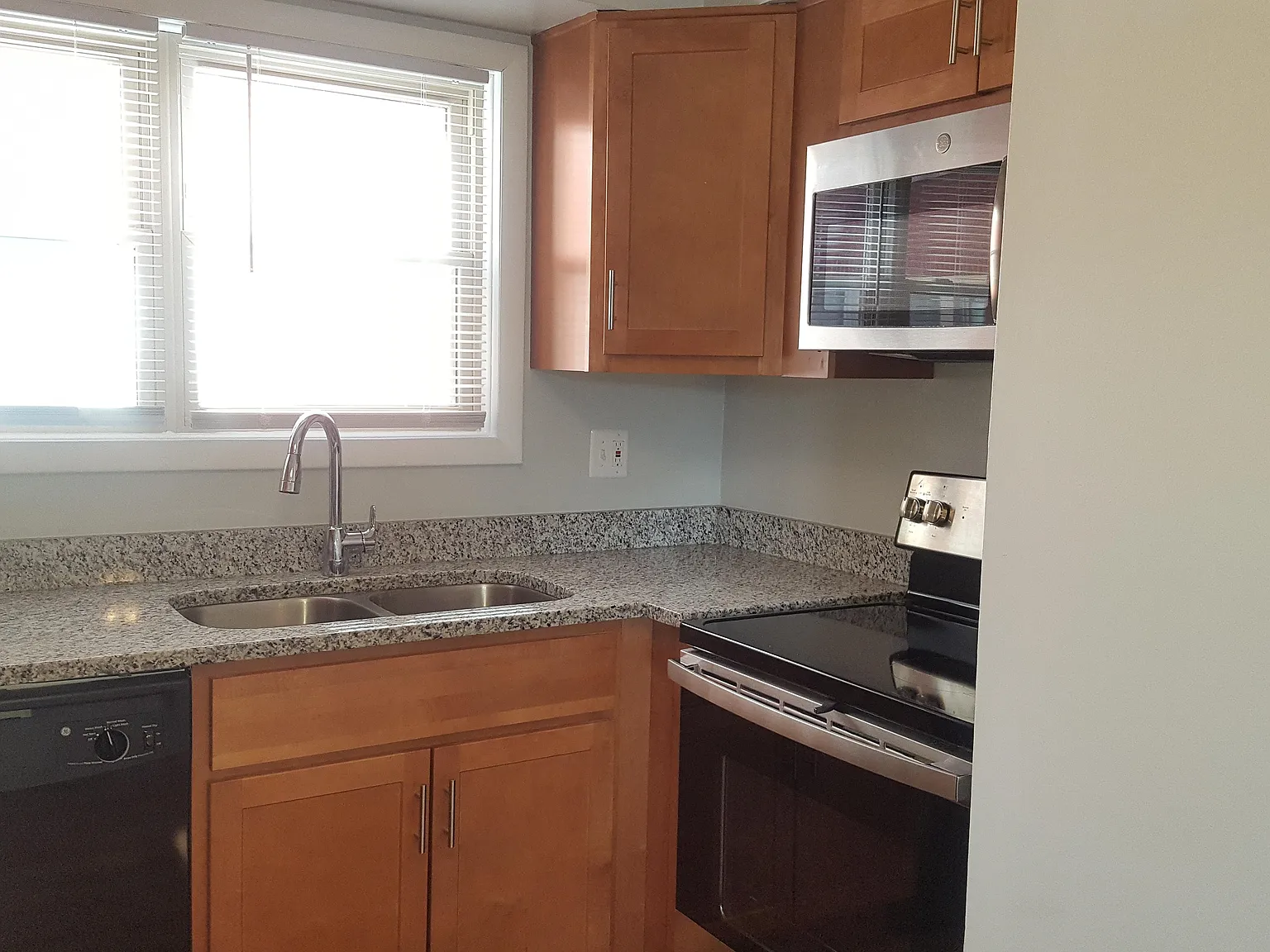 421 S. Harvey — Photo 3