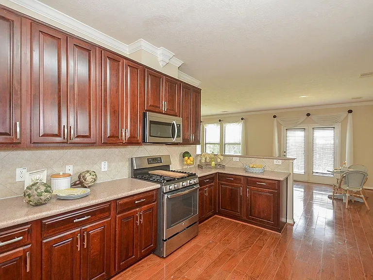 2410 Crossmill Ln — Photo 15