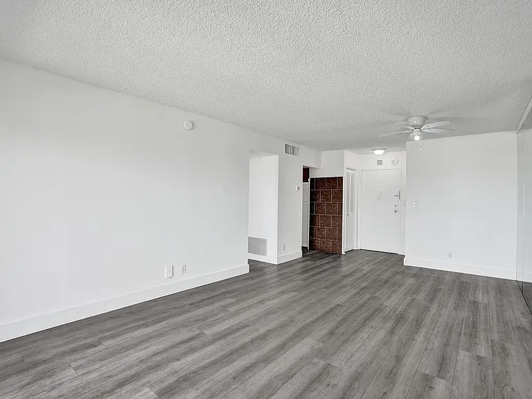 900 NE 18th Ave #1004 — Photo 13