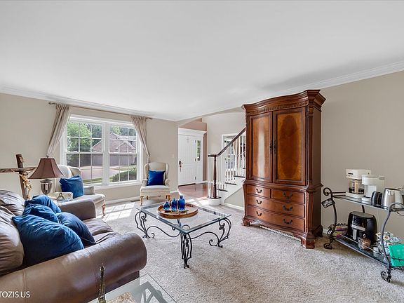 4th image of 80 Chestnut Ct