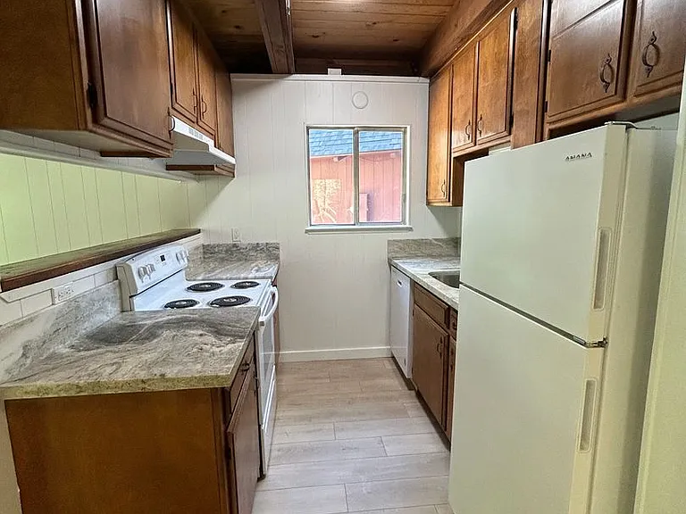970 Tanglewood Dr — Photo 4