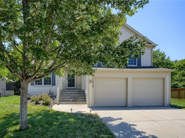 15568 S Arapaho St, Olathe, KS 66062