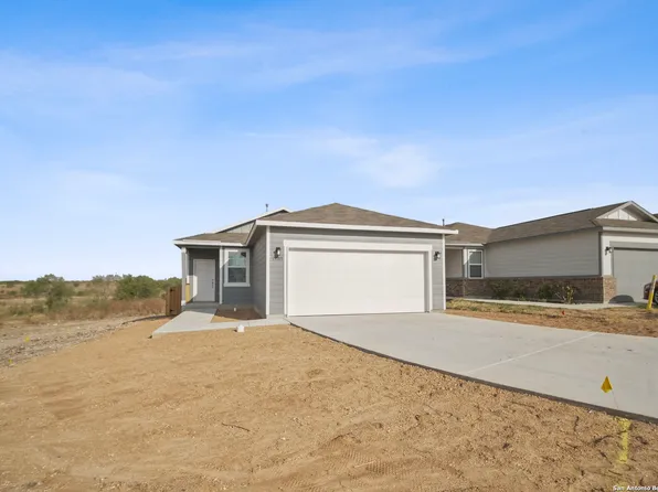 13003 Red Elks Lks, St Hedwig, TX 78152