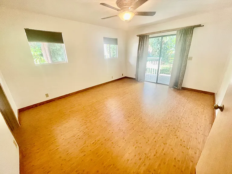 Master bedroom opening onto lanai