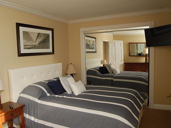 5th image of 316 Burnside St APT 402