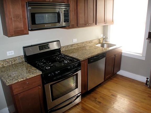 4th image of 4613 N Dover St APT 1S