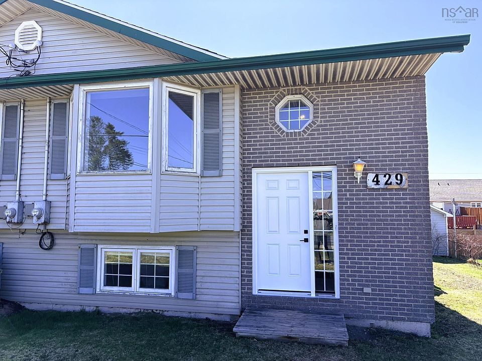 1st image of 429 Cow Bay Rd