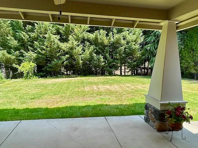 Edgewater Dr — Photo 16