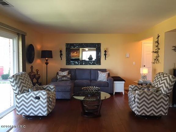 5th image of 3620 Lakeshore Dr APT F6