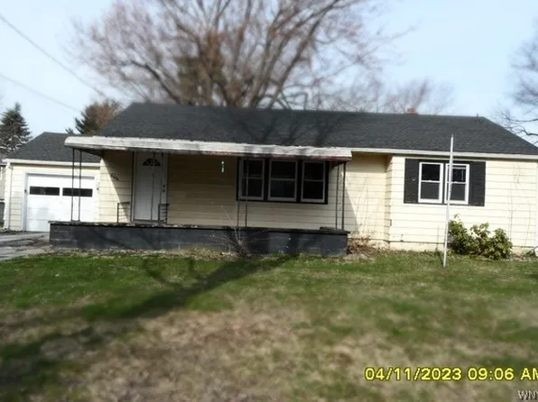 6704 Gates Dr, Derby, NY 14047