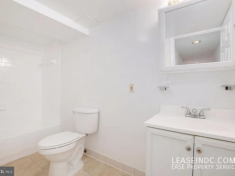 29 T St NW #B — Photo 12