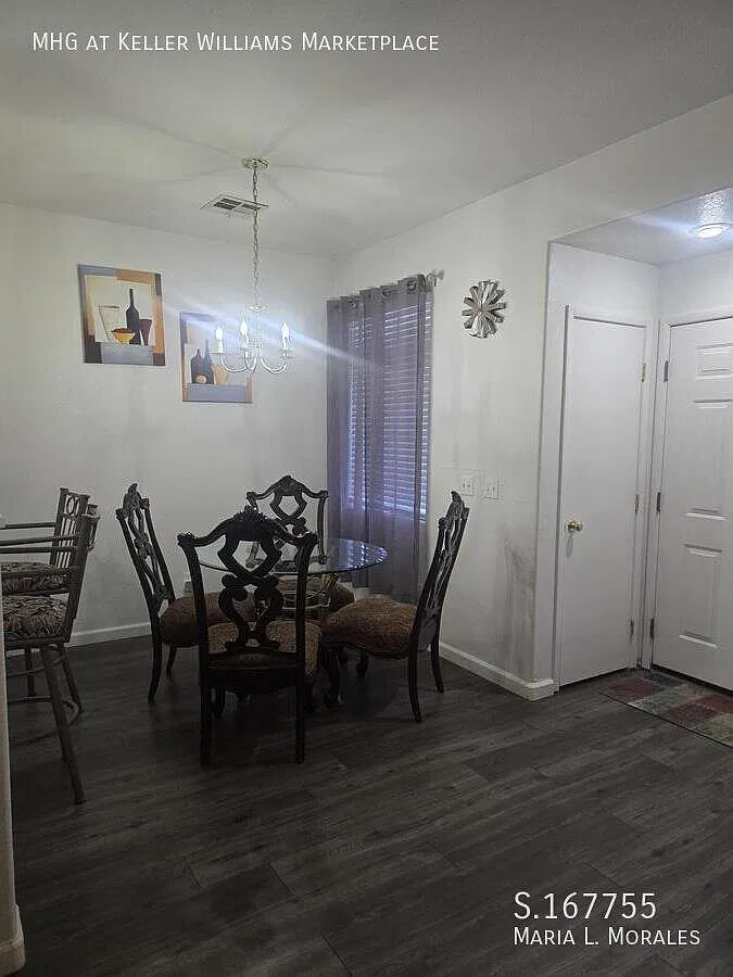 3 bed, 2.5 bath, 1320 sqft, $2,045 — Photo 3