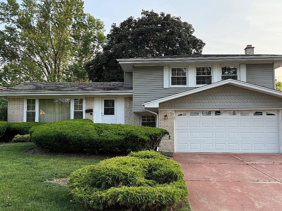 1st image of 907 E Crabtree Dr