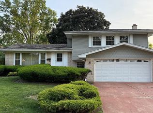 907 E Crabtree Dr, Arlington Heights, IL