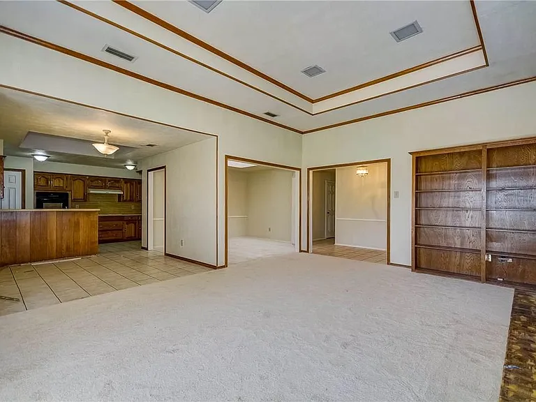 1104 Wimbledon Ln — Photo 9