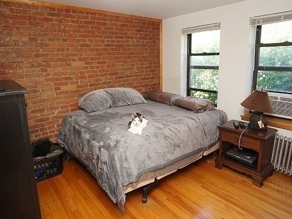 3rd image of 26 2nd Ave APT 3R