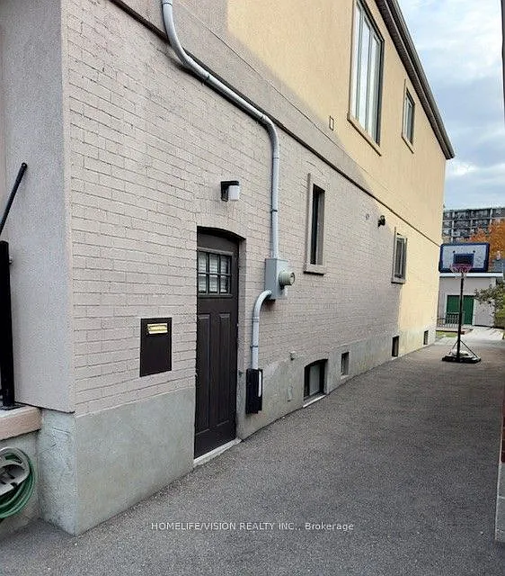 Building Photo - 165 Torrens Ave #BASEMENT