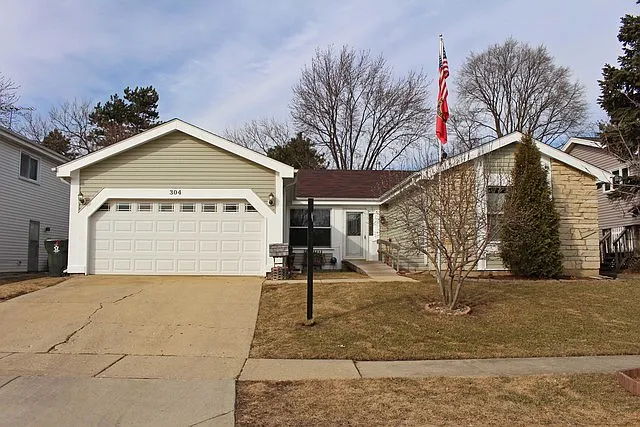 304 Loveland Dr photo 1