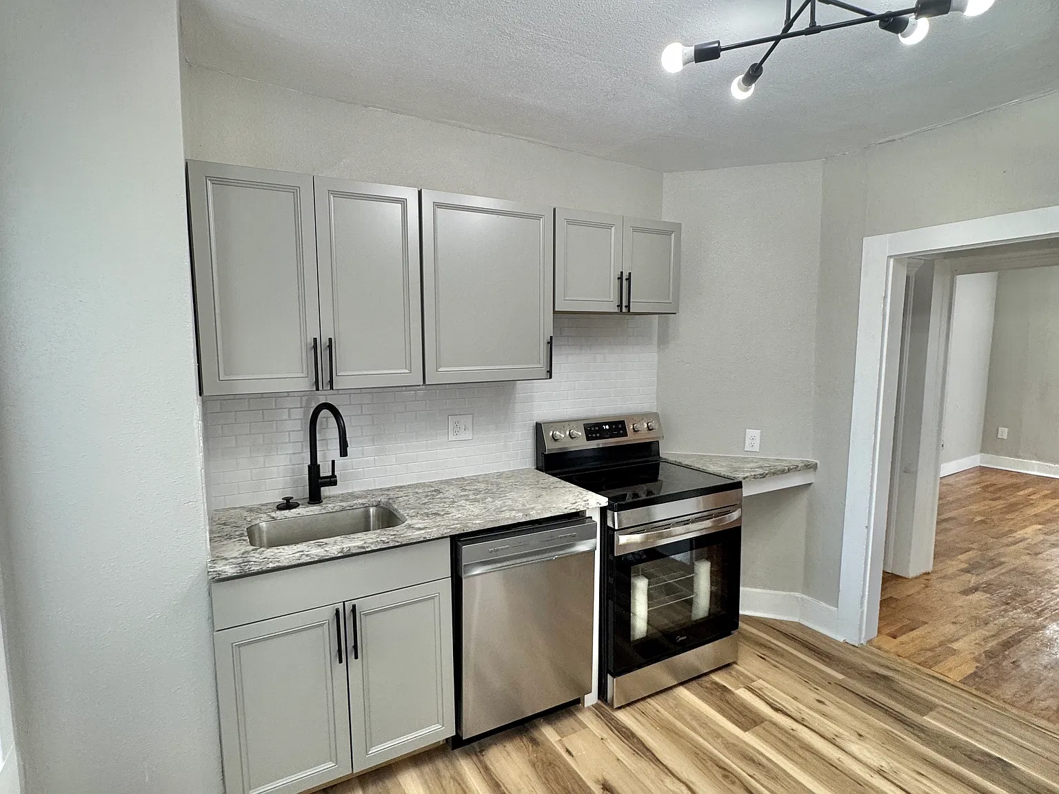 322 E Saint Vrain St — Photo 2