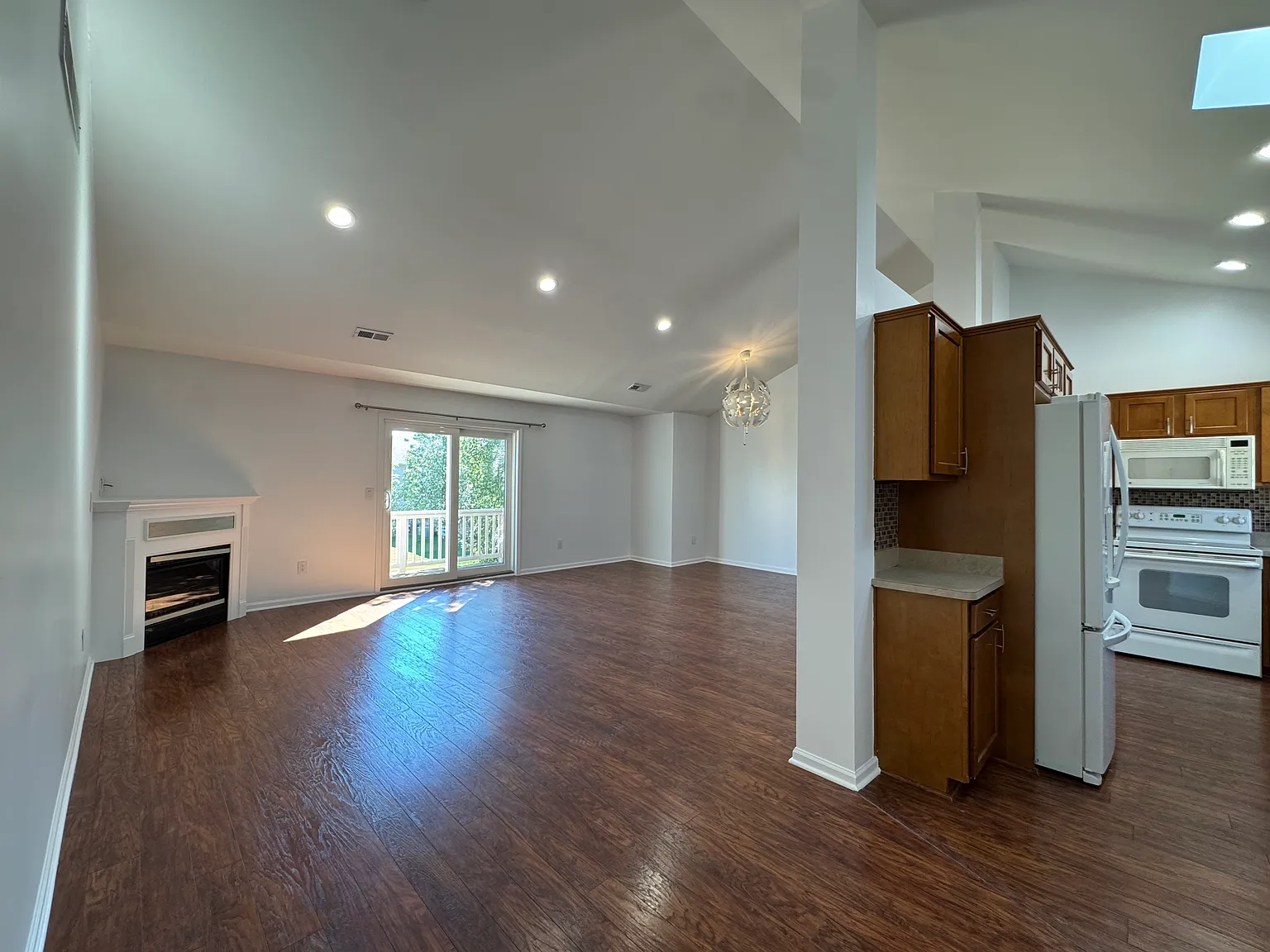 2 bed, 1540 sqft, $1,800 — Photo 2